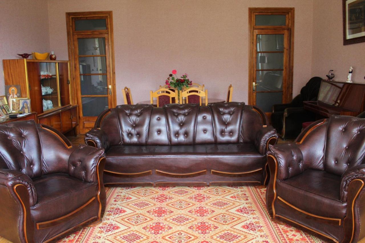Guest House Racha Ambrolauri Bagian luar foto