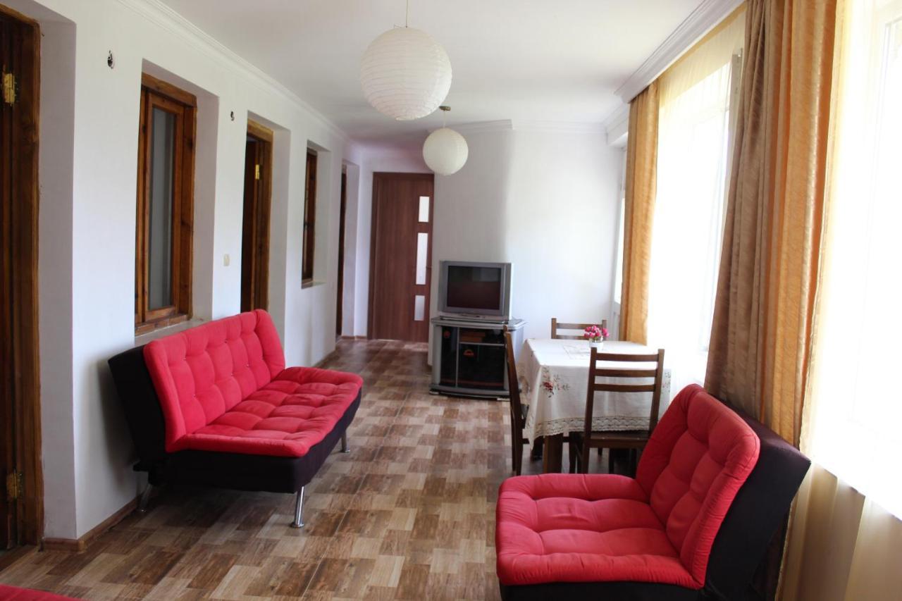 Guest House Racha Ambrolauri Bagian luar foto