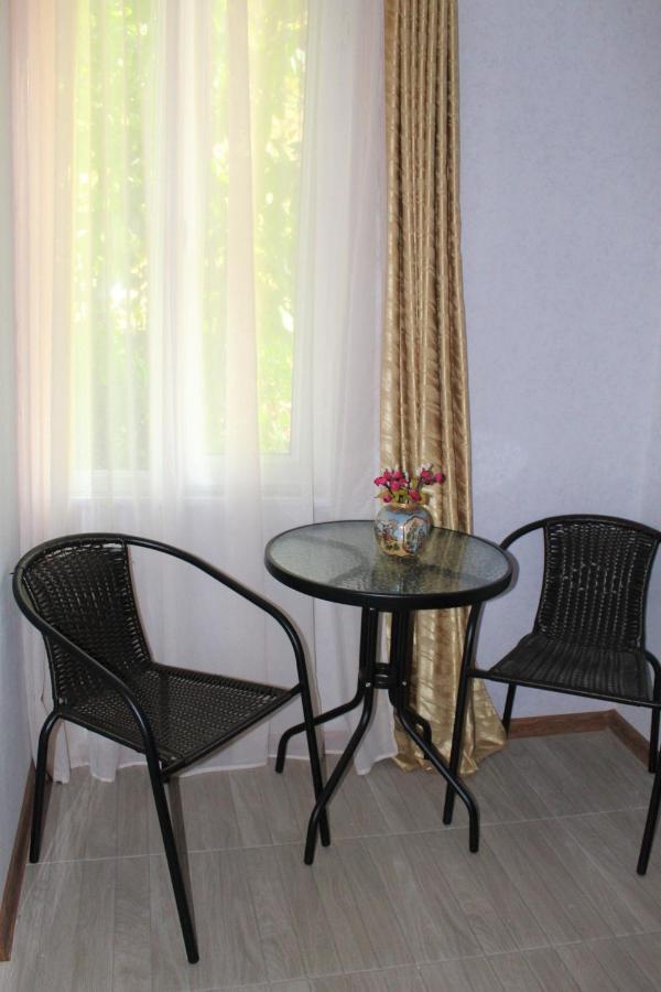 Guest House Racha Ambrolauri Bagian luar foto