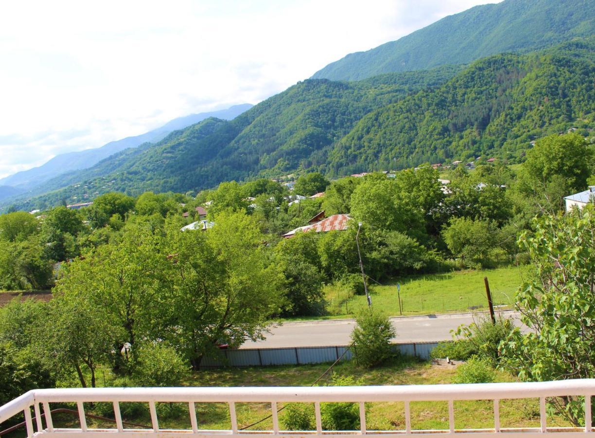 Guest House Racha Ambrolauri Bagian luar foto