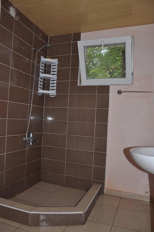 Guest House Racha Ambrolauri Bagian luar foto