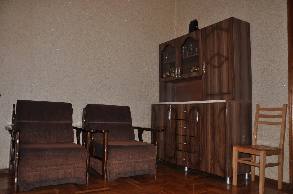 Guest House Racha Ambrolauri Bagian luar foto
