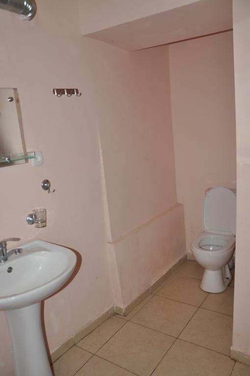 Guest House Racha Ambrolauri Bagian luar foto